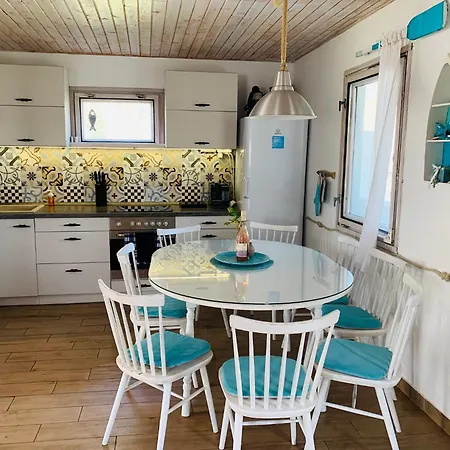 Prázdninový dům Vizparti Nyaralo- Beachfront Haven