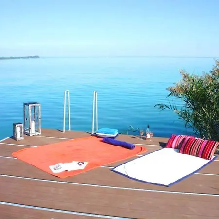 Prázdninový dům Vizparti Nyaralo- Beachfront Haven Csopak
