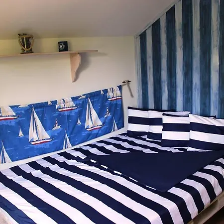 Prázdninový dům Vizparti Nyaralo- Beachfront Haven Csopak